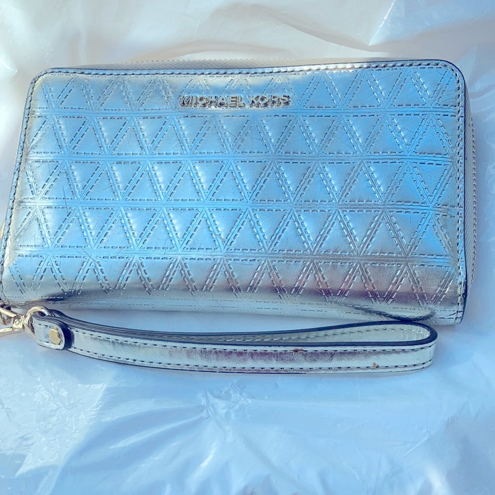Michael Kors wallet silver triangle pattern